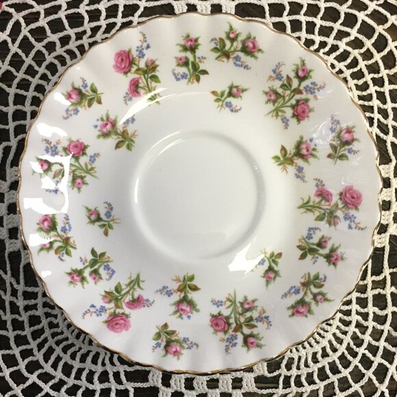 Royal Albert 'Winsome' English Fine Bone China Spare Saucer - Picture 1 of 6